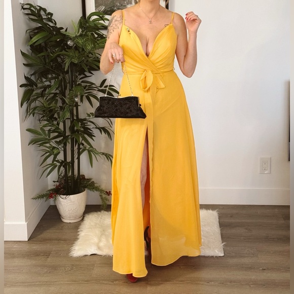 Elegant Yellow Maxi Dress - Picture 1 of 4